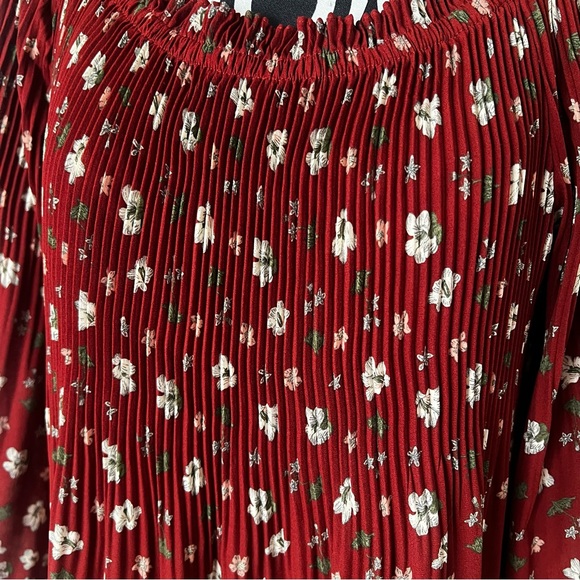 Max Studio Off Shoulder Accordion Boho Floral Top - Picture 3 of 6
